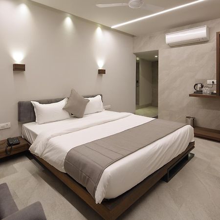 Hotel Carrefour Ahmedabad Exterior photo