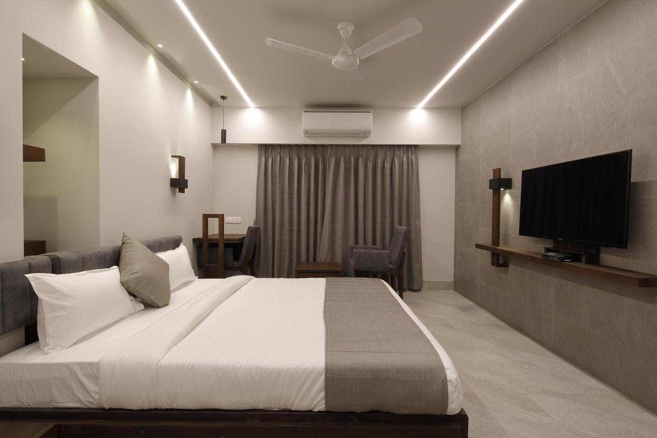 Hotel Carrefour Ahmedabad Exterior photo