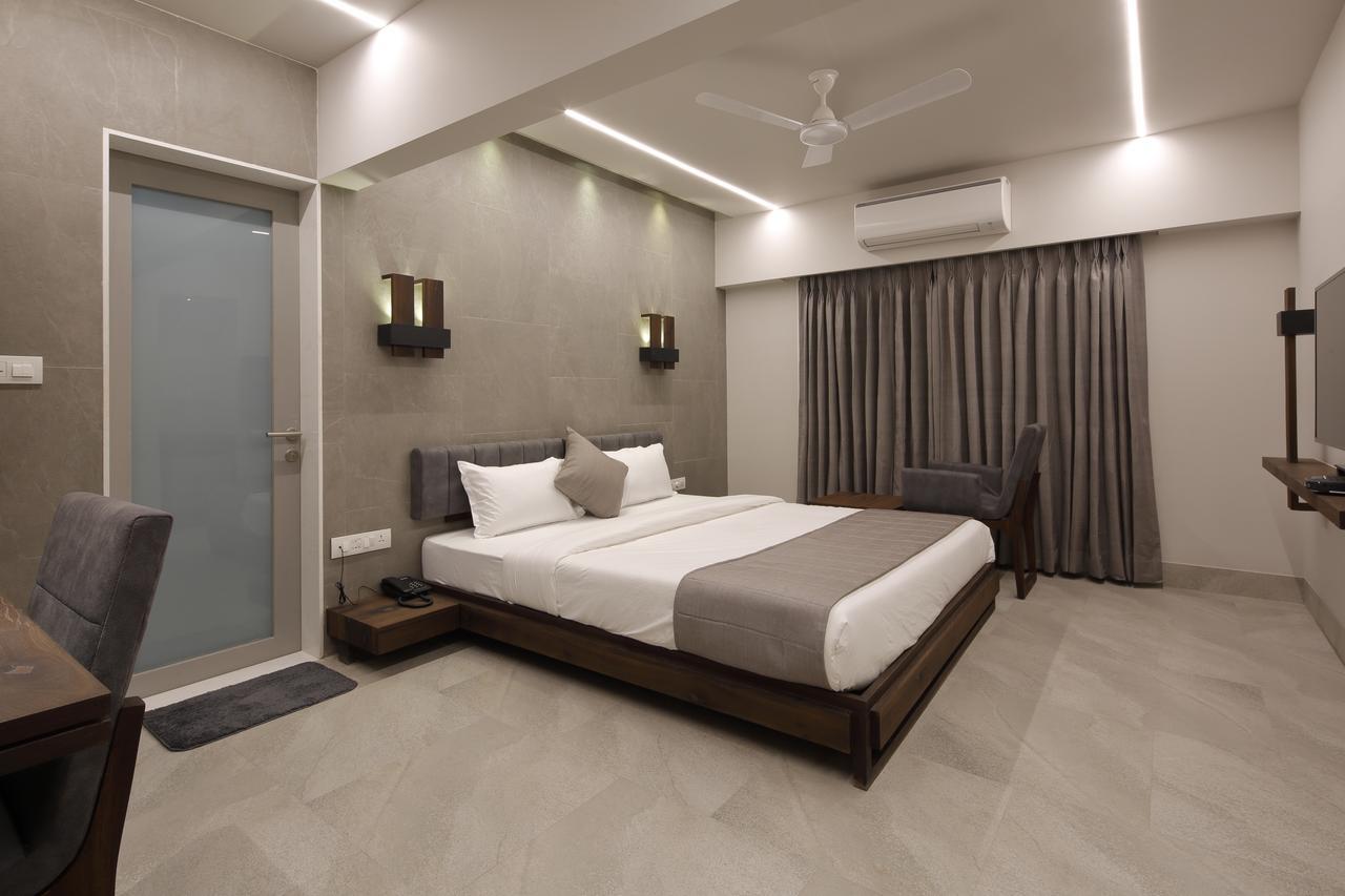 Hotel Carrefour Ahmedabad Exterior photo
