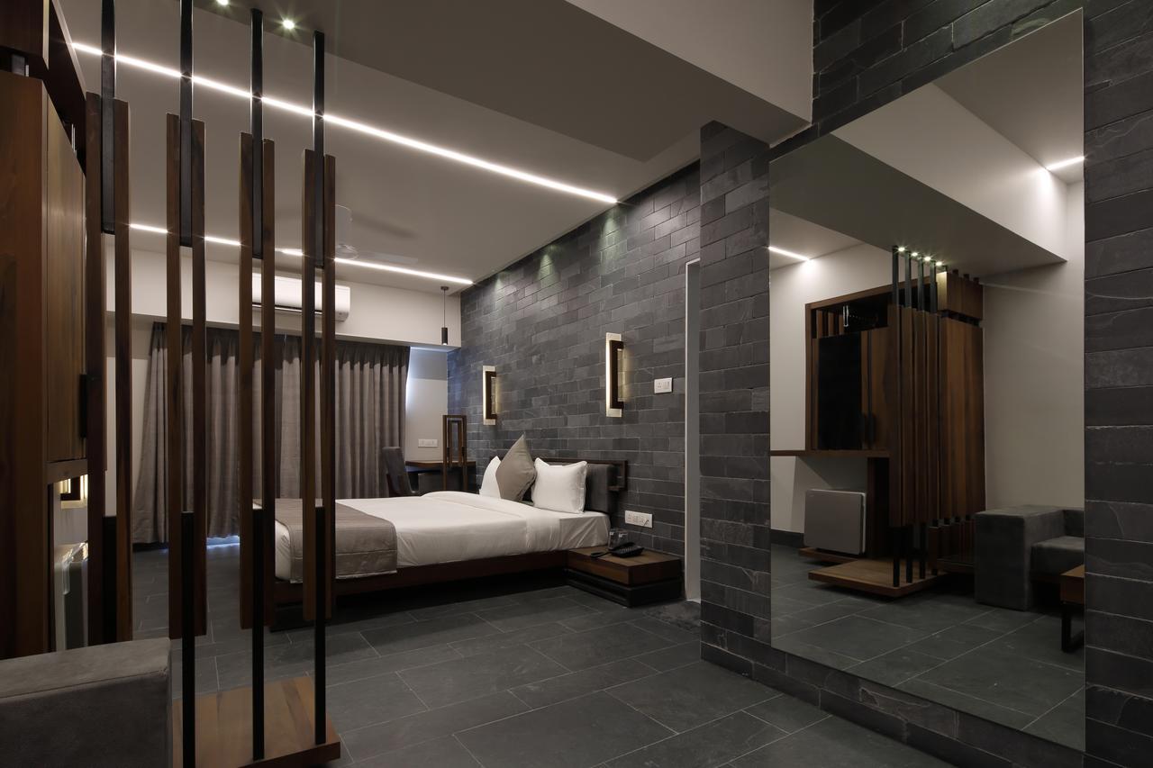 Hotel Carrefour Ahmedabad Exterior photo