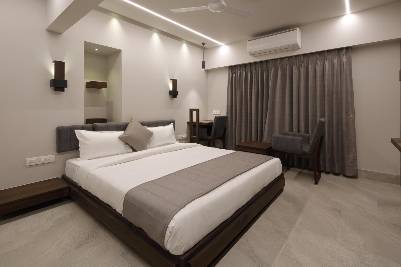 Hotel Carrefour Ahmedabad Exterior photo