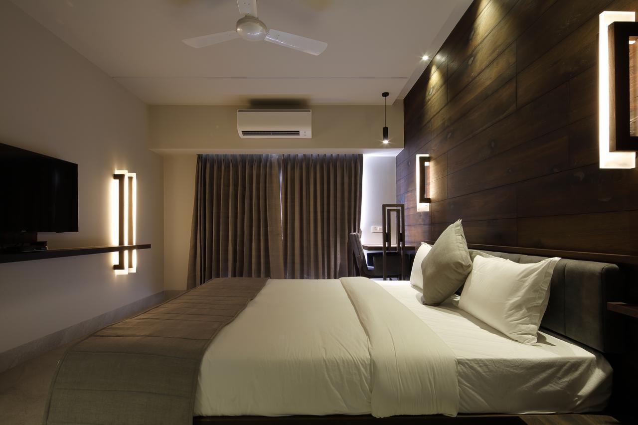 Hotel Carrefour Ahmedabad Exterior photo