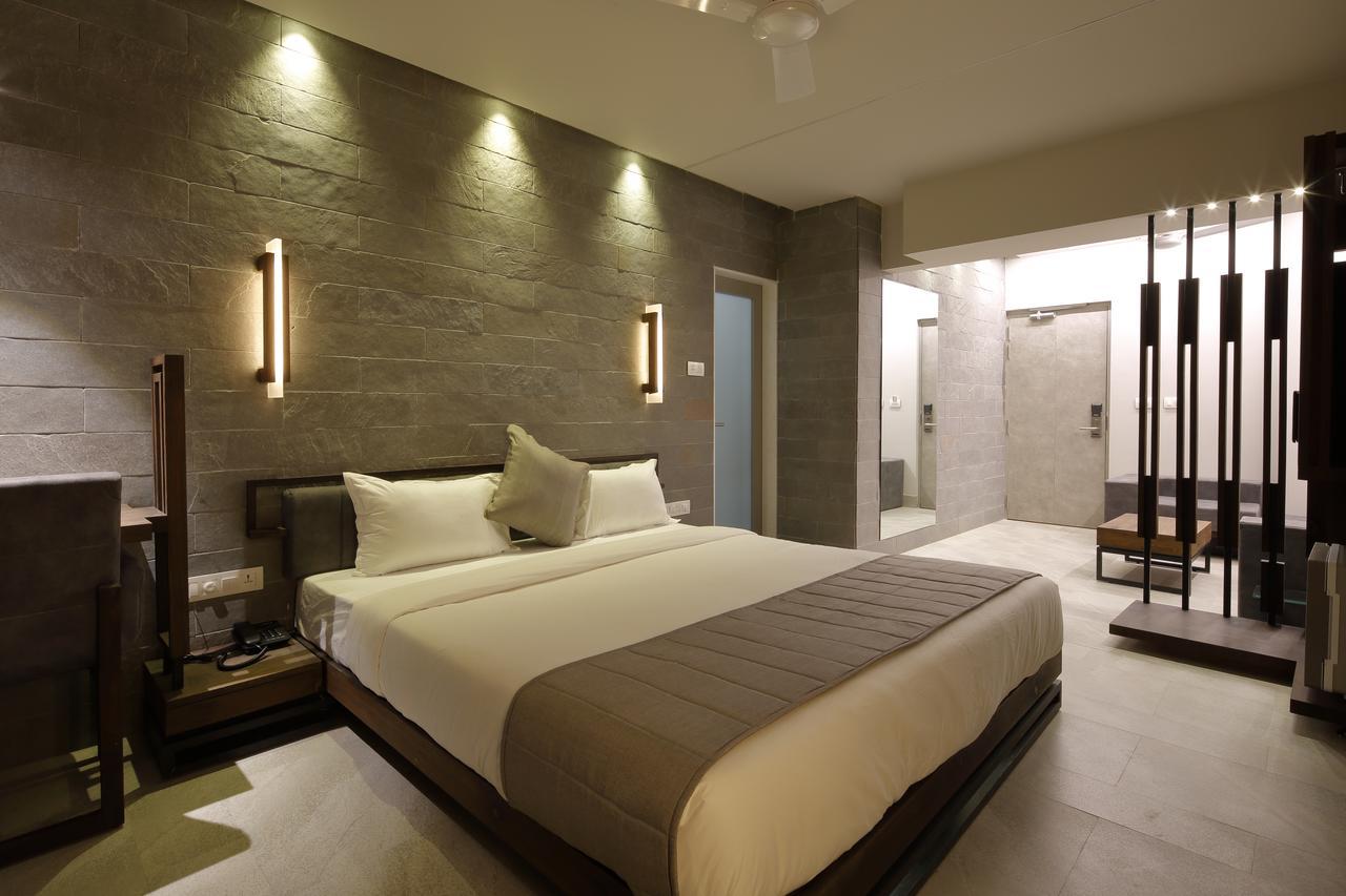 Hotel Carrefour Ahmedabad Exterior photo