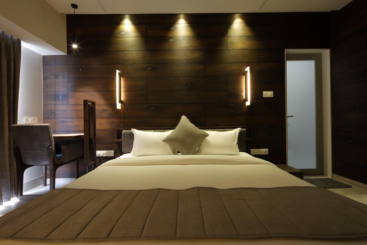 Hotel Carrefour Ahmedabad Exterior photo