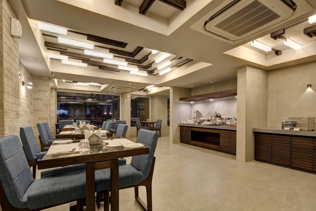 Hotel Carrefour Ahmedabad Exterior photo