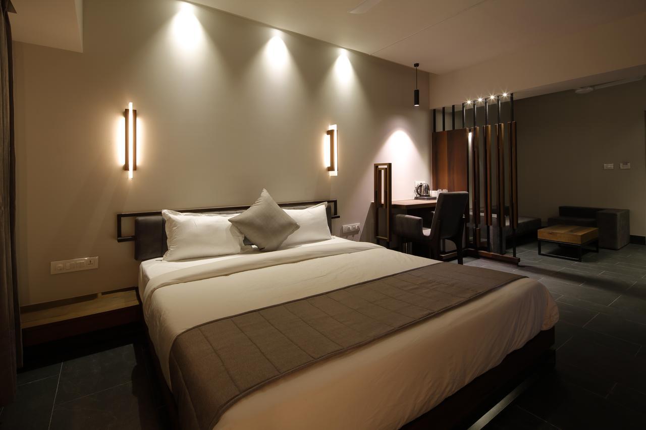 Hotel Carrefour Ahmedabad Exterior photo