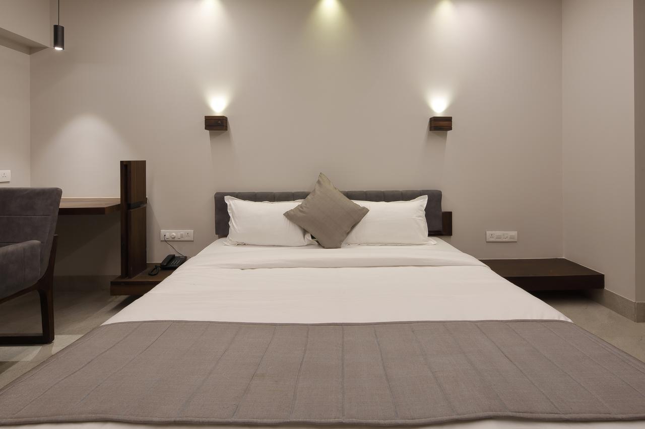 Hotel Carrefour Ahmedabad Exterior photo